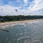 Kompleks wypoczynkowy O R K A Pool , Beach And Sea 300 M Trzęsacz