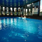 Kompleks wypoczynkowy O R K A Pool , Beach And Sea 300 M Trzęsacz