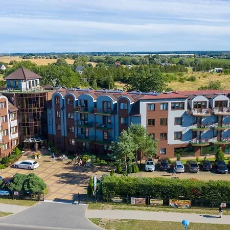 O R K A Pool , Beach And Sea 300 M Тшенсач